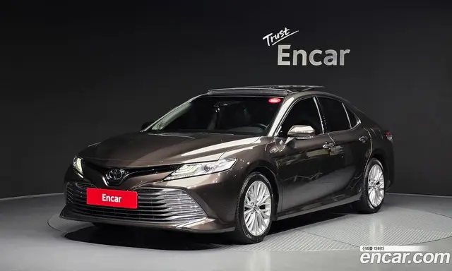 Toyota Camry 2019 2.5 автомат (гидро), миниатюра 1
