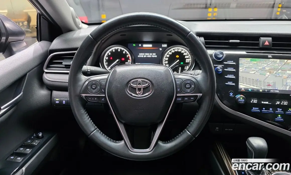 Toyota Camry 2019 2.5 автомат (гидро), фото 19