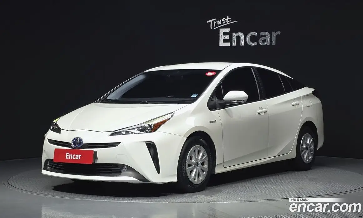 Toyota Prius 2019 1.8 автомат (гидро), фото 1 Toyota Prius 2019 1.8 автомат (гидро), фото 1