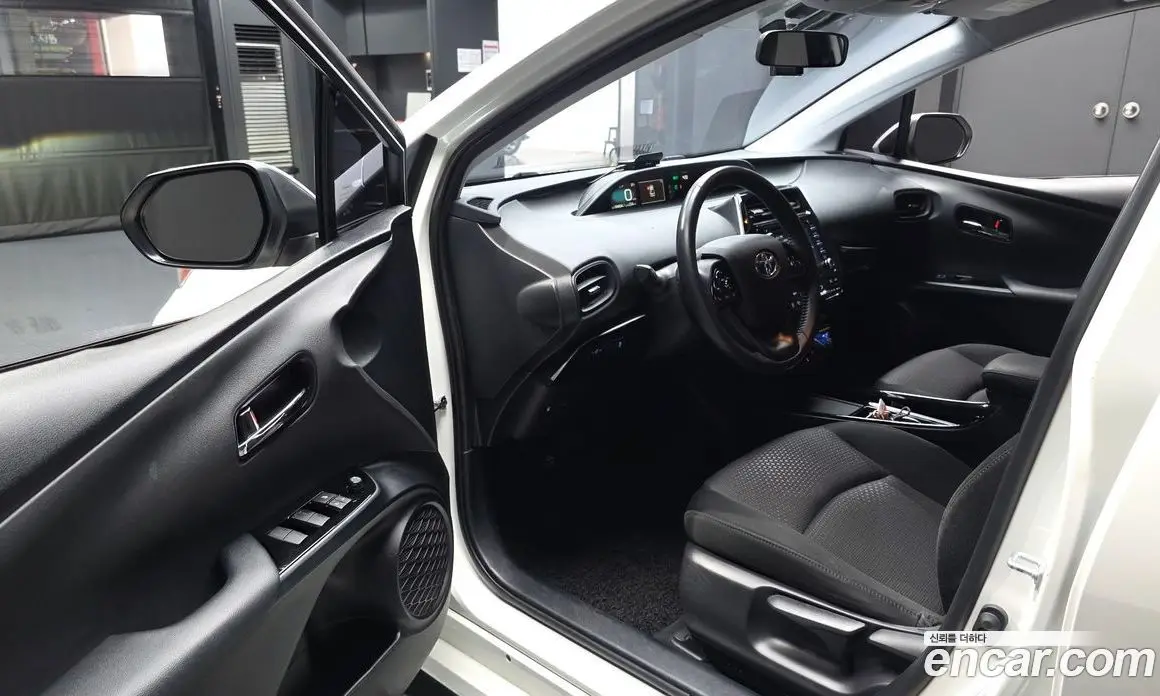 Toyota Prius 2019 1.8 автомат (гидро), фото 13 Toyota Prius 2019 1.8 автомат (гидро), фото 13