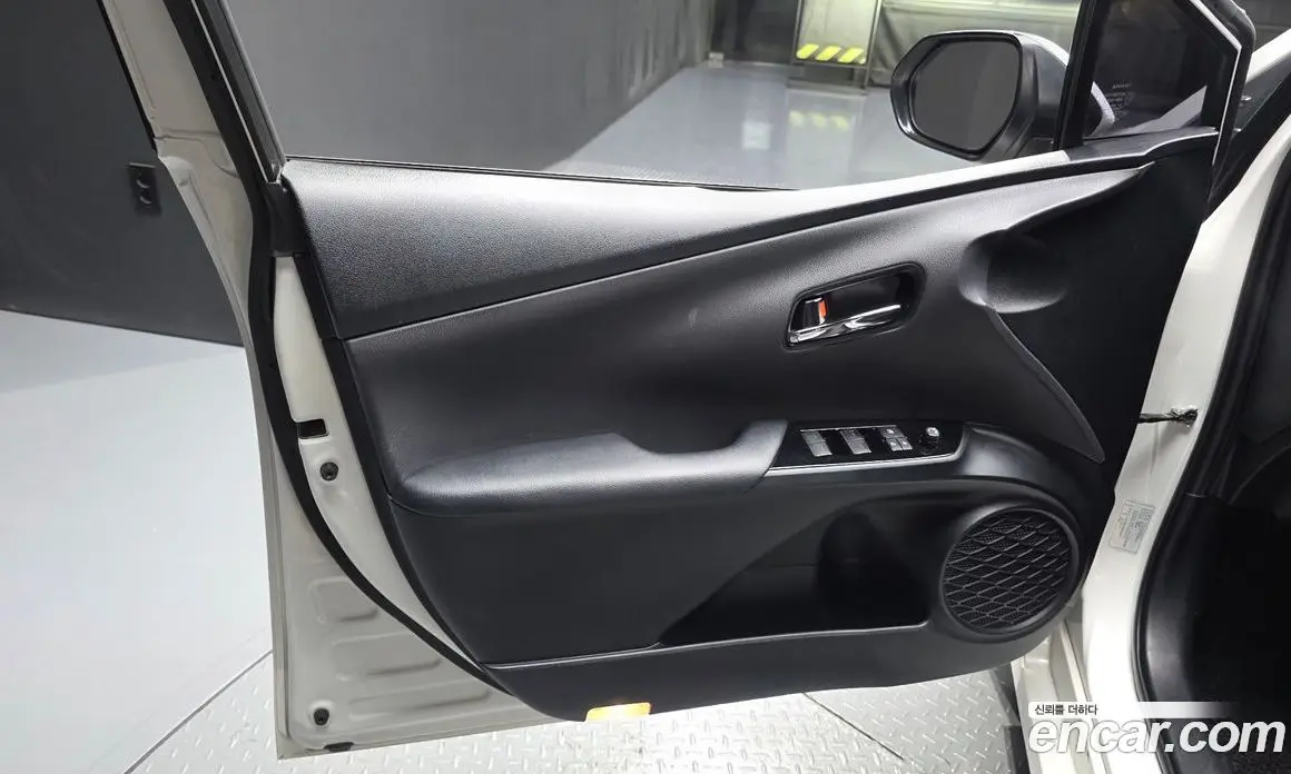 Toyota Prius 2019 1.8 автомат (гидро), фото 14 Toyota Prius 2019 1.8 автомат (гидро), фото 14