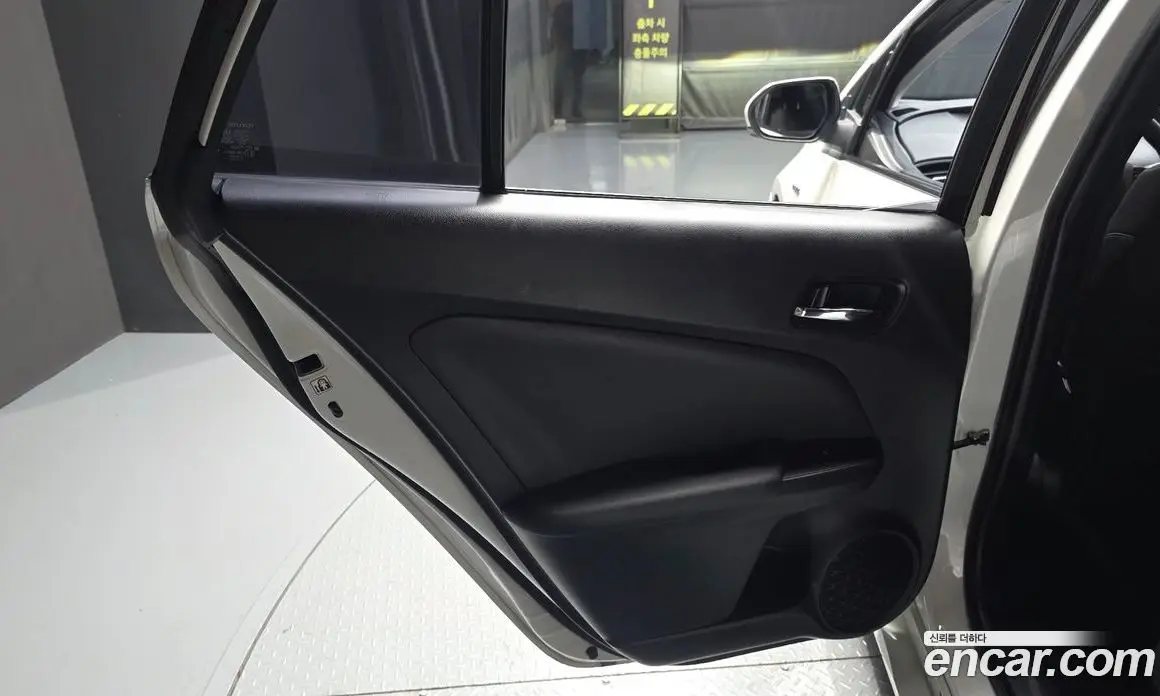 Toyota Prius 2019 1.8 автомат (гидро), фото 15 Toyota Prius 2019 1.8 автомат (гидро), фото 15