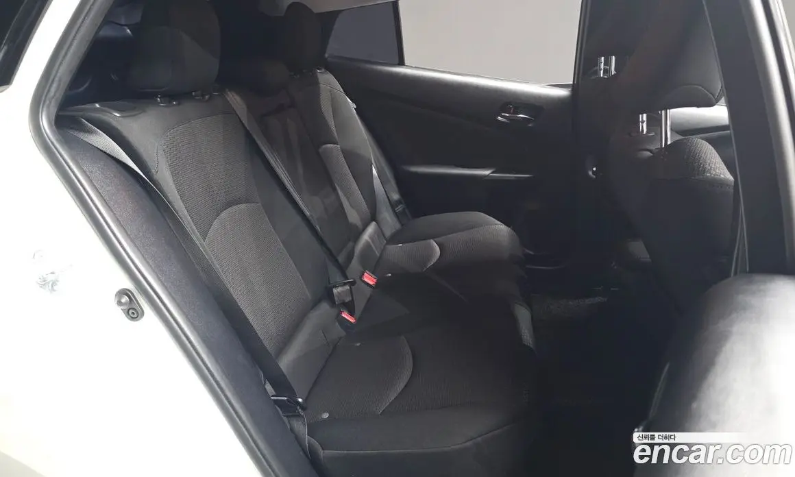 Toyota Prius 2019 1.8 автомат (гидро), фото 17 Toyota Prius 2019 1.8 автомат (гидро), фото 17