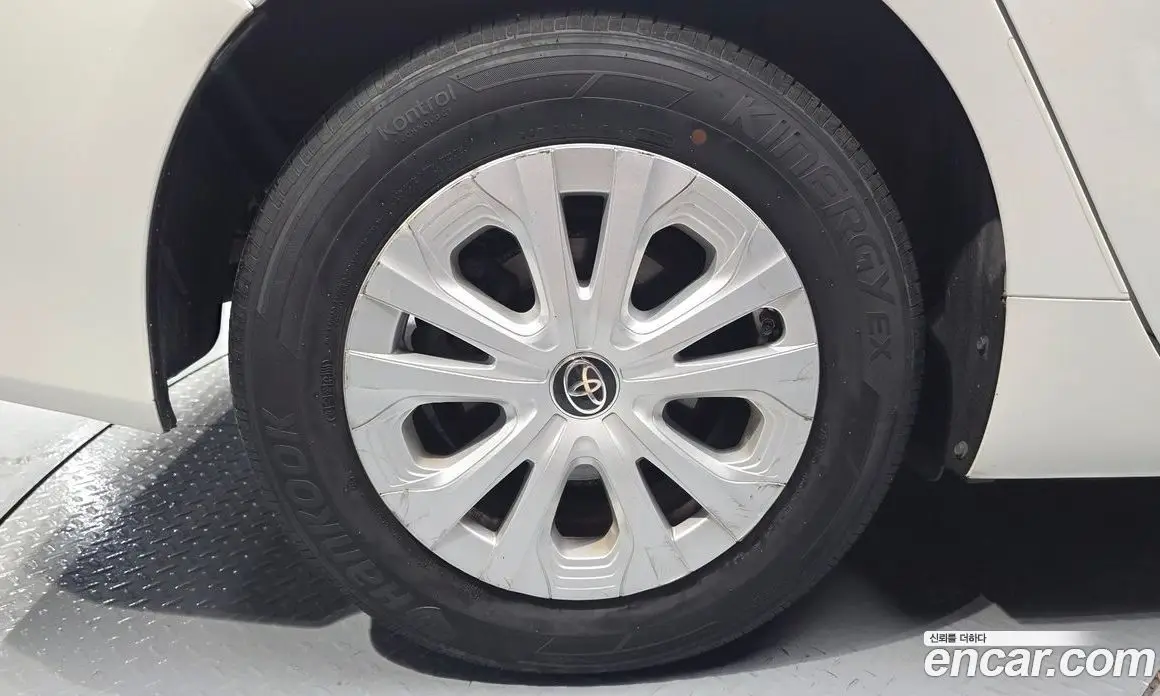 Toyota Prius 2019 1.8 автомат (гидро), фото 5 Toyota Prius 2019 1.8 автомат (гидро), фото 5