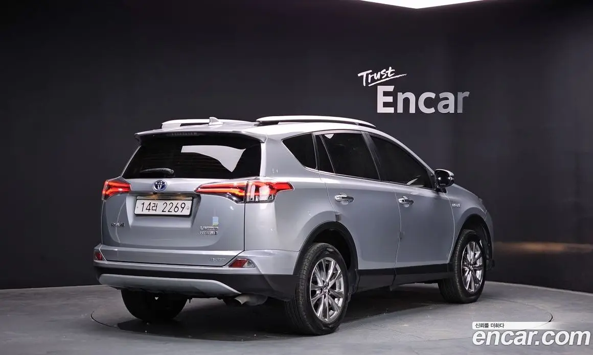 Toyota RAV4 2018 2.5 автомат (гидро), фото 2 Toyota RAV4 2018 2.5 автомат (гидро), фото 2