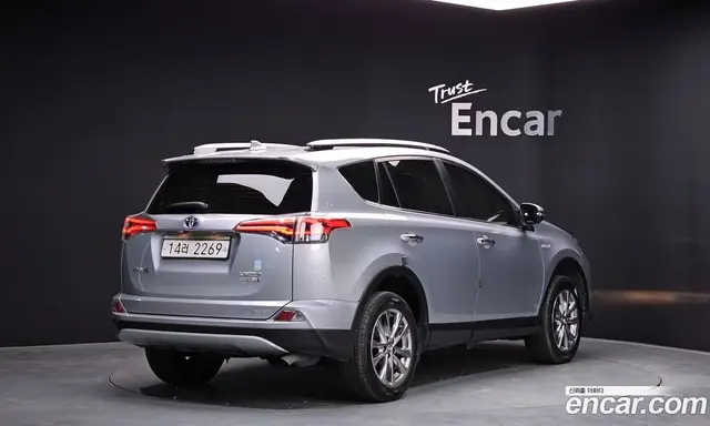 Toyota RAV4 2018 2.5 автомат (гидро), миниатюра 2 Toyota RAV4 2018 2.5 автомат (гидро), миниатюра 2