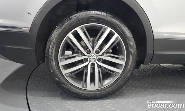 Volkswagen Tiguan 2020 2.0 автомат (гидро), миниатюра 4 Volkswagen Tiguan 2020 2.0 автомат (гидро), миниатюра 4