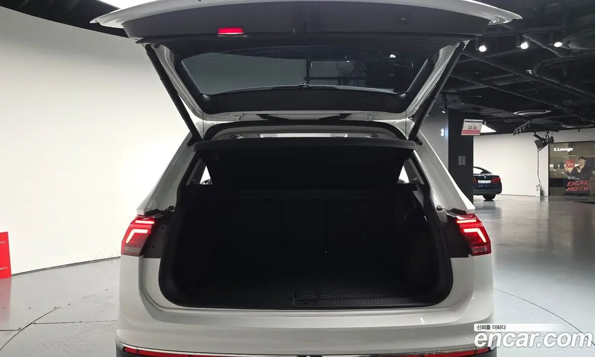 Volkswagen Tiguan 2022 2.0 автомат (гидро), фото 20 Volkswagen Tiguan 2022 2.0 автомат (гидро), фото 20