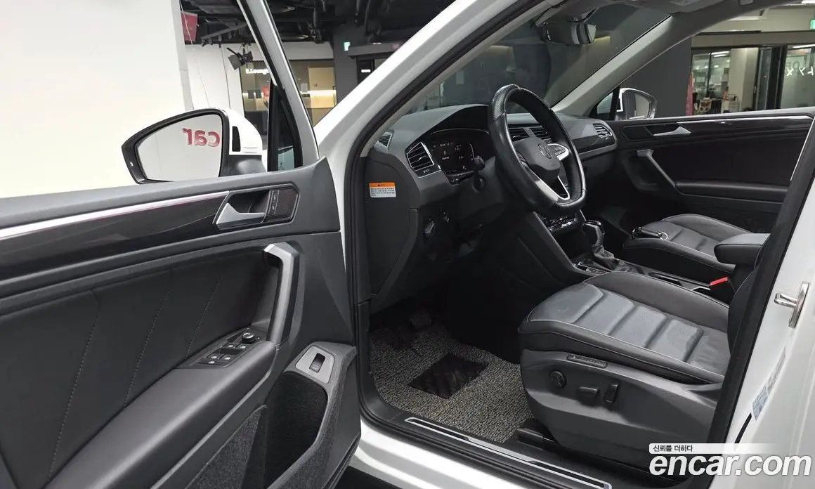 Volkswagen Tiguan 2022 2.0 автомат (гидро), фото 10 Volkswagen Tiguan 2022 2.0 автомат (гидро), фото 10