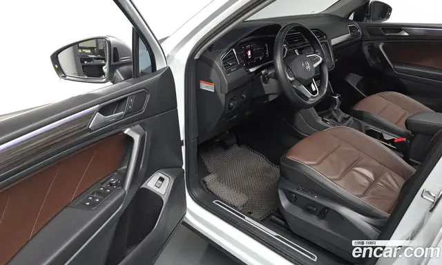 Volkswagen Tiguan 2023 2.0 автомат (гидро), миниатюра 11