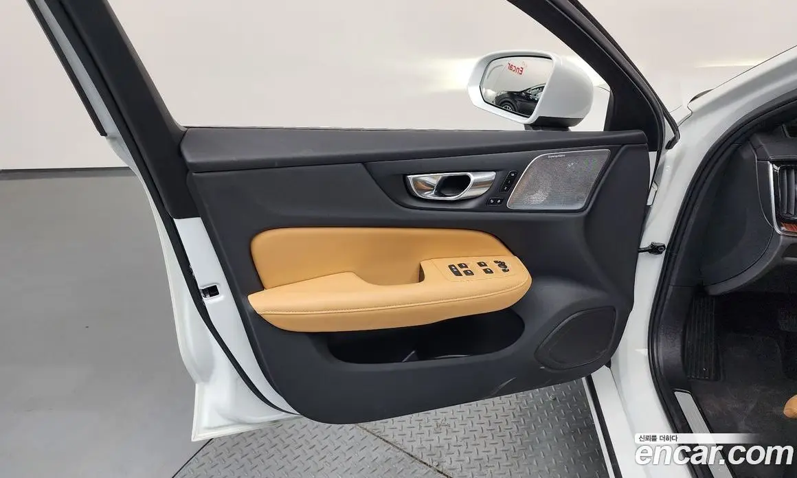 Volvo S60 2023 2.0 автомат (гидро), фото 14 Volvo S60 2023 2.0 автомат (гидро), фото 14