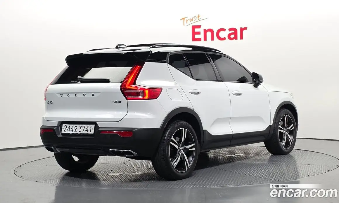 Volvo XC40 2020 2.0 автомат (гидро), фото 2 Volvo XC40 2020 2.0 автомат (гидро), фото 2