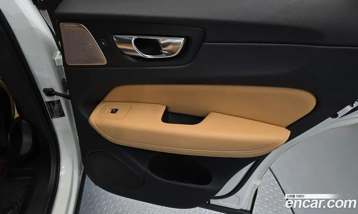 Volvo XC60 2022 2.0 автомат (гидро), фото 15 Volvo XC60 2022 2.0 автомат (гидро), фото 15
