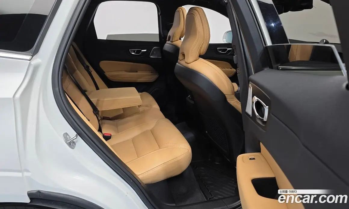 Volvo XC60 2022 2.0 автомат (гидро), фото 18 Volvo XC60 2022 2.0 автомат (гидро), фото 18