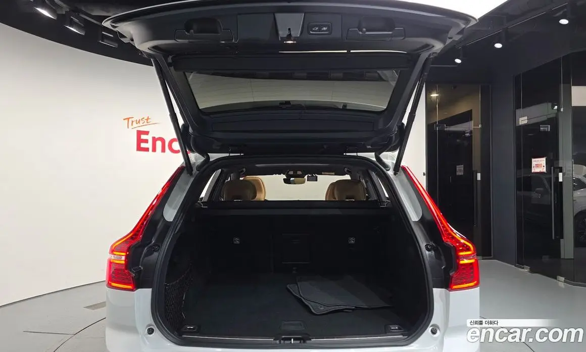Volvo XC60 2022 2.0 автомат (гидро), фото 26 Volvo XC60 2022 2.0 автомат (гидро), фото 26