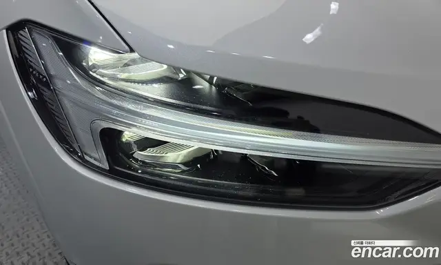 Volvo XC60 2022 2.0 автомат (гидро), миниатюра 8 Volvo XC60 2022 2.0 автомат (гидро), миниатюра 8