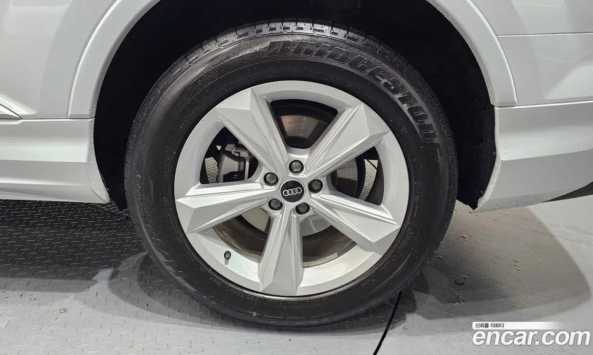 Audi Q7 2021 3.0 автомат (гидро), фото 7