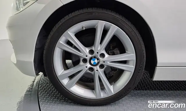 BMW 1 серия 2019 2.0 автомат (гидро), миниатюра 5