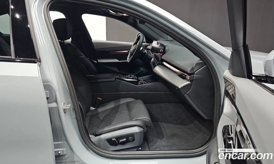 BMW 5 серия 2025 2.0 автомат (гидро), фото 15 BMW 5 серия 2025 2.0 автомат (гидро), фото 15