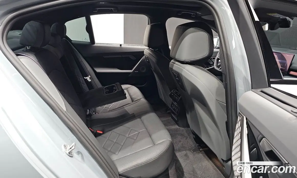 BMW 5 серия 2025 2.0 автомат (гидро), фото 16 BMW 5 серия 2025 2.0 автомат (гидро), фото 16