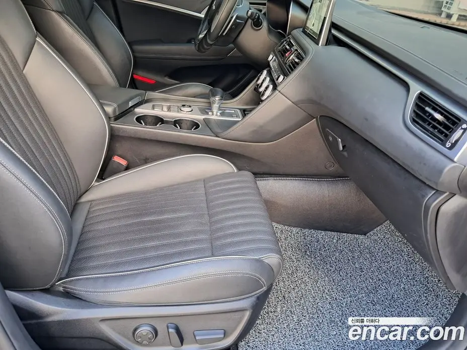 Genesis G70 2018 2.0 автомат (гидро), фото 17 Genesis G70 2018 2.0 автомат (гидро), фото 17