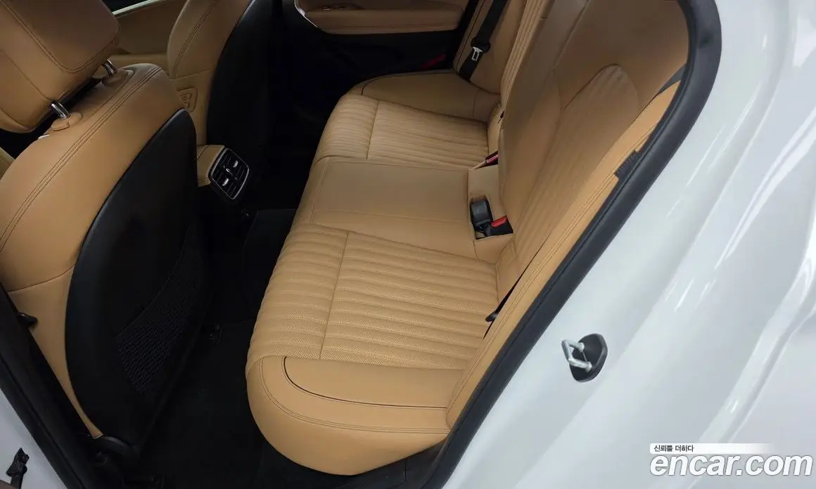 Genesis G70 2022 2.0 автомат (гидро), фото 16 Genesis G70 2022 2.0 автомат (гидро), фото 16