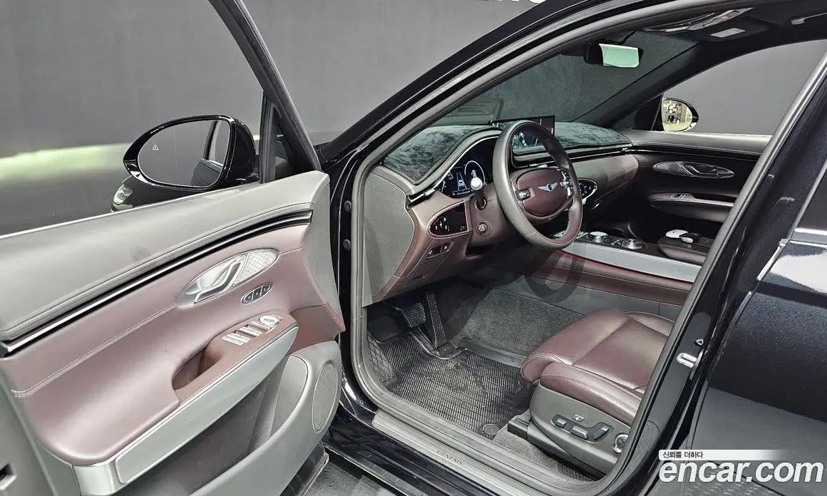 Genesis GV70 2022 2.5 автомат (гидро), фото 12 Genesis GV70 2022 2.5 автомат (гидро), фото 12