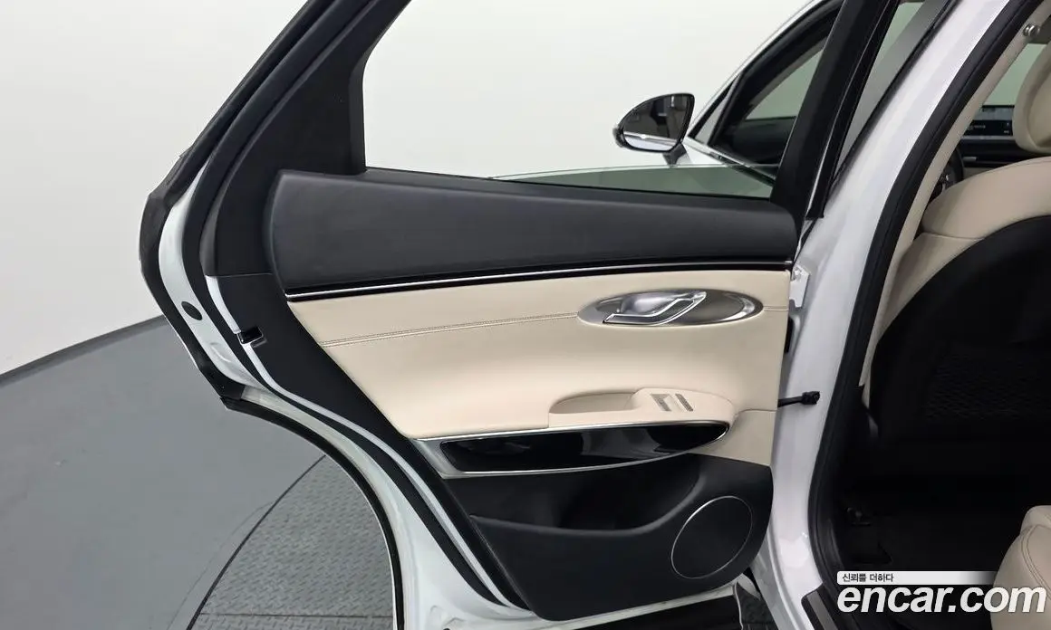 Genesis GV70 2023 2.5 автомат (гидро), фото 15 Genesis GV70 2023 2.5 автомат (гидро), фото 15