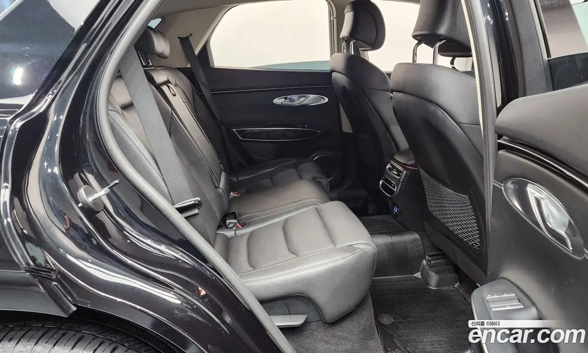 Genesis GV70 2023 2.5 автомат (гидро), фото 17 Genesis GV70 2023 2.5 автомат (гидро), фото 17