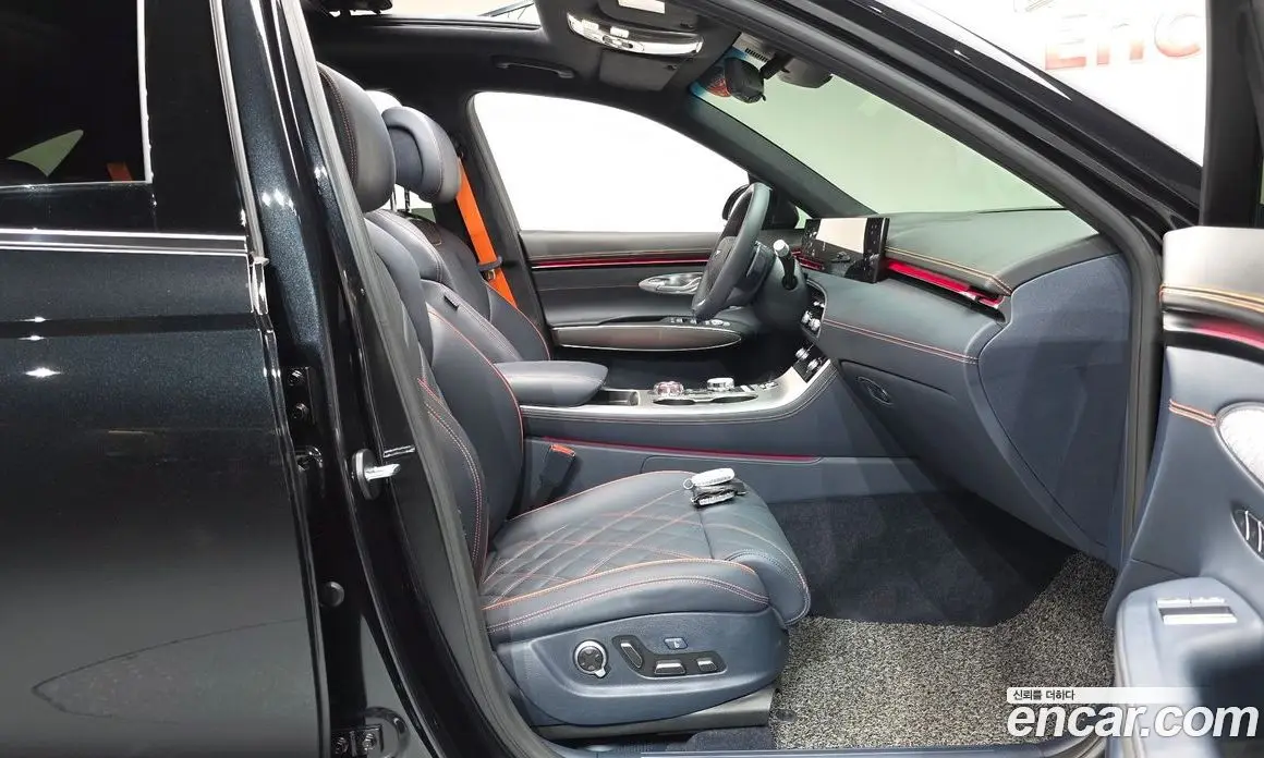 Genesis GV70 2024 2.5 автомат (гидро), фото 15 Genesis GV70 2024 2.5 автомат (гидро), фото 15