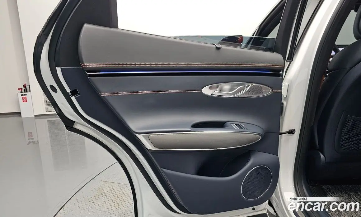 Genesis GV70 2024 2.5 автомат (гидро), фото 14 Genesis GV70 2024 2.5 автомат (гидро), фото 14