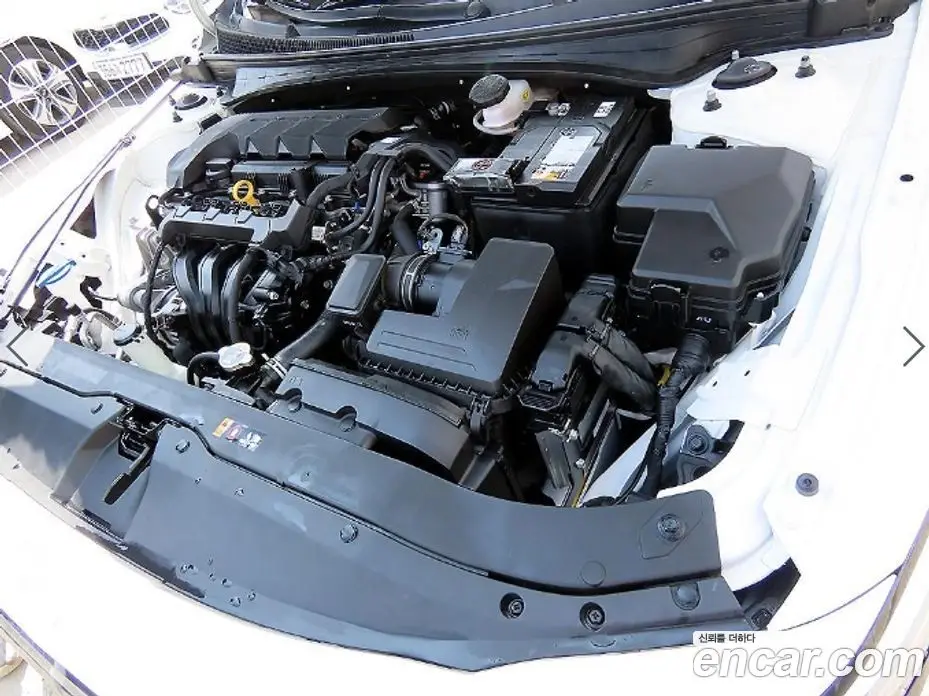 Hyundai Avante 2023 1.6 автомат (гидро), фото 18