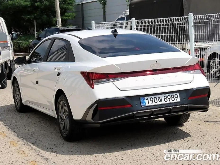 Hyundai Avante 2023 1.6 автомат (гидро), фото 3