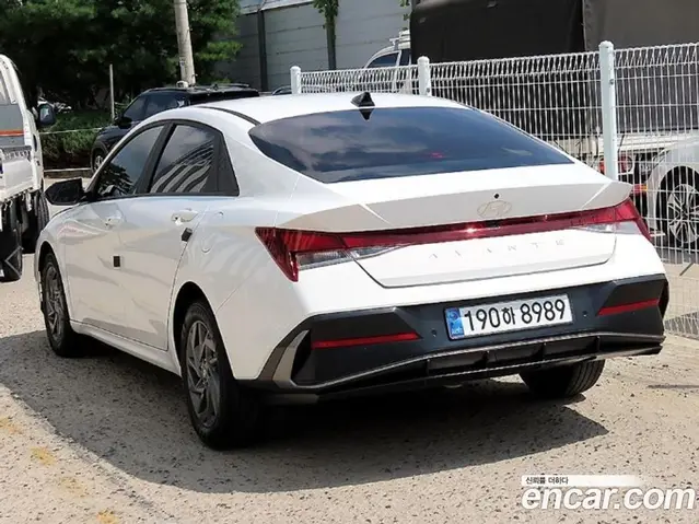 Hyundai Avante 2023 1.6 автомат (гидро), миниатюра 3