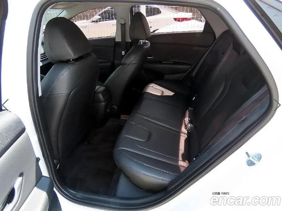 Hyundai Avante 2023 1.6 автомат (гидро), фото 6