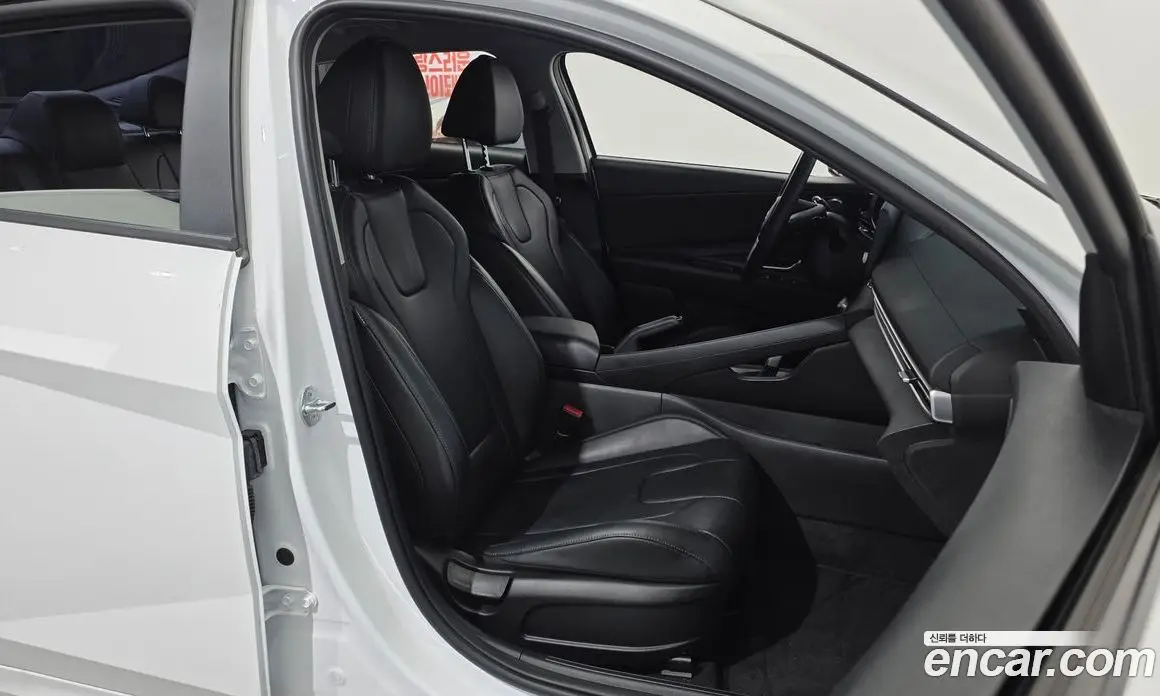 Hyundai Avante 2023 1.6 автомат (гидро), фото 16