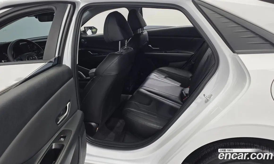 Hyundai Avante 2023 1.6 автомат (гидро), фото 17
