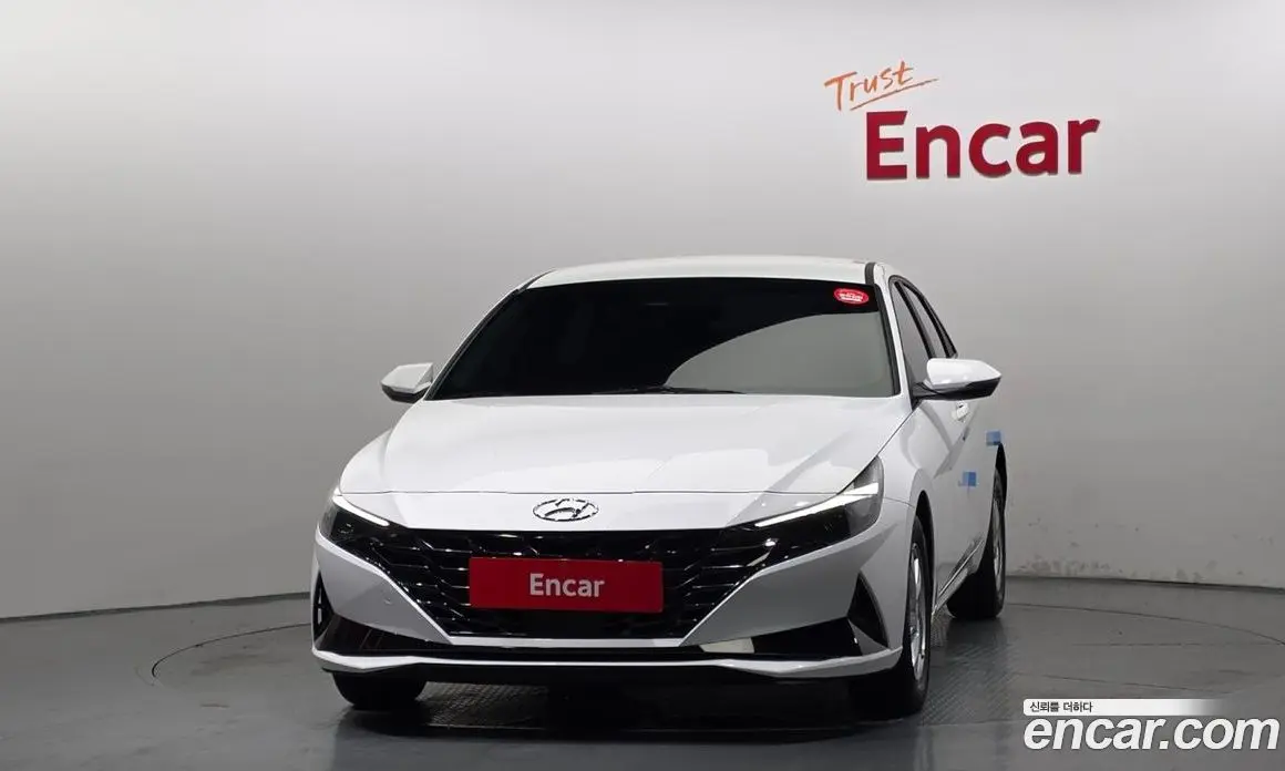 Hyundai Avante 2023 1.6 автомат (гидро), фото 3