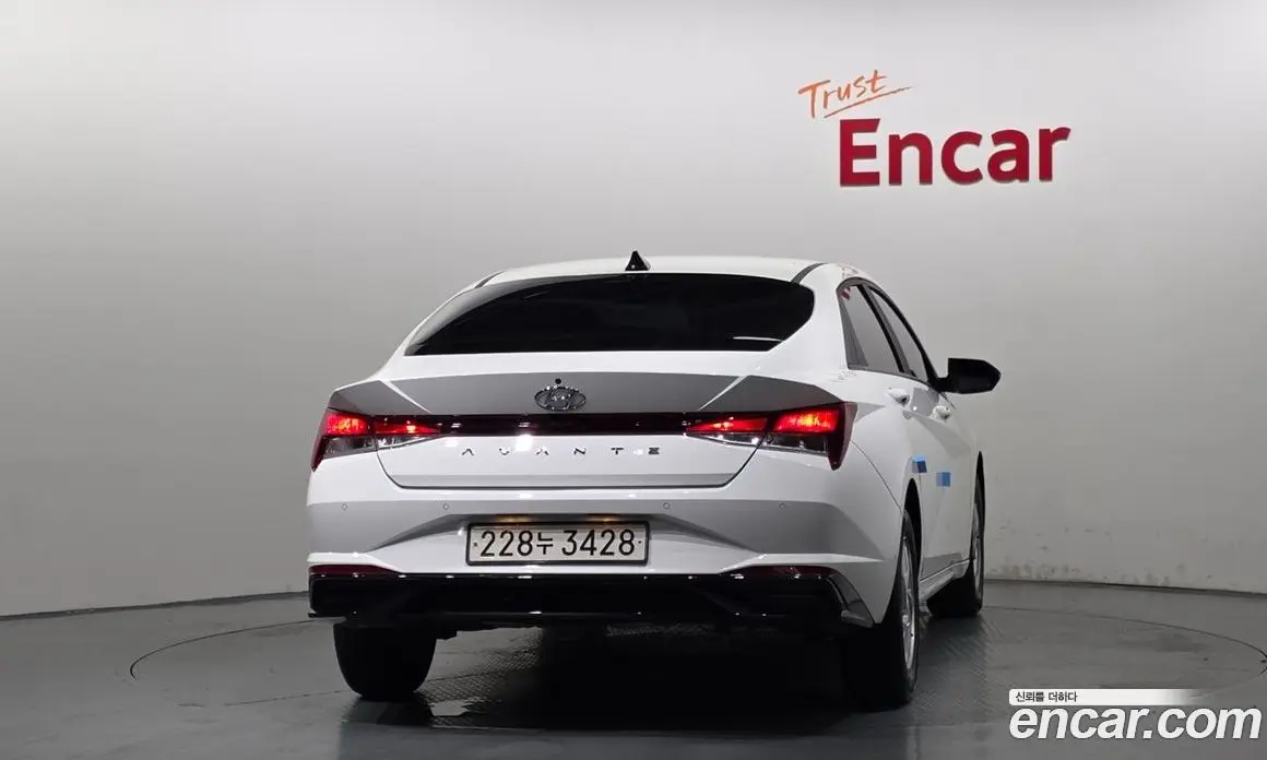 Hyundai Avante 2023 1.6 автомат (гидро), фото 4
