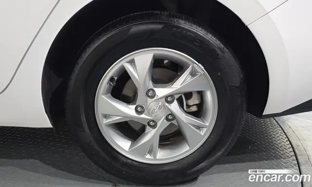Hyundai Avante 2023 1.6 автомат (гидро), миниатюра 7