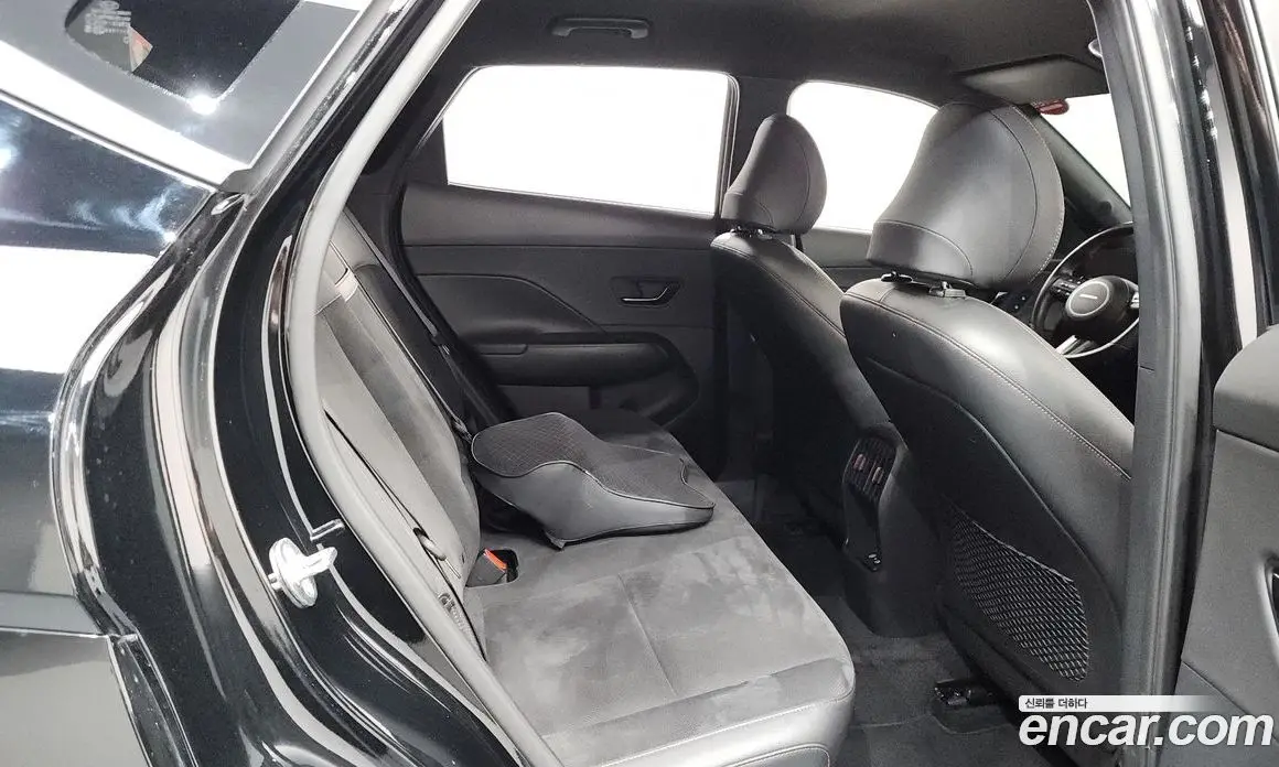 Hyundai Kona 2023 1.6 автомат (гидро), фото 17