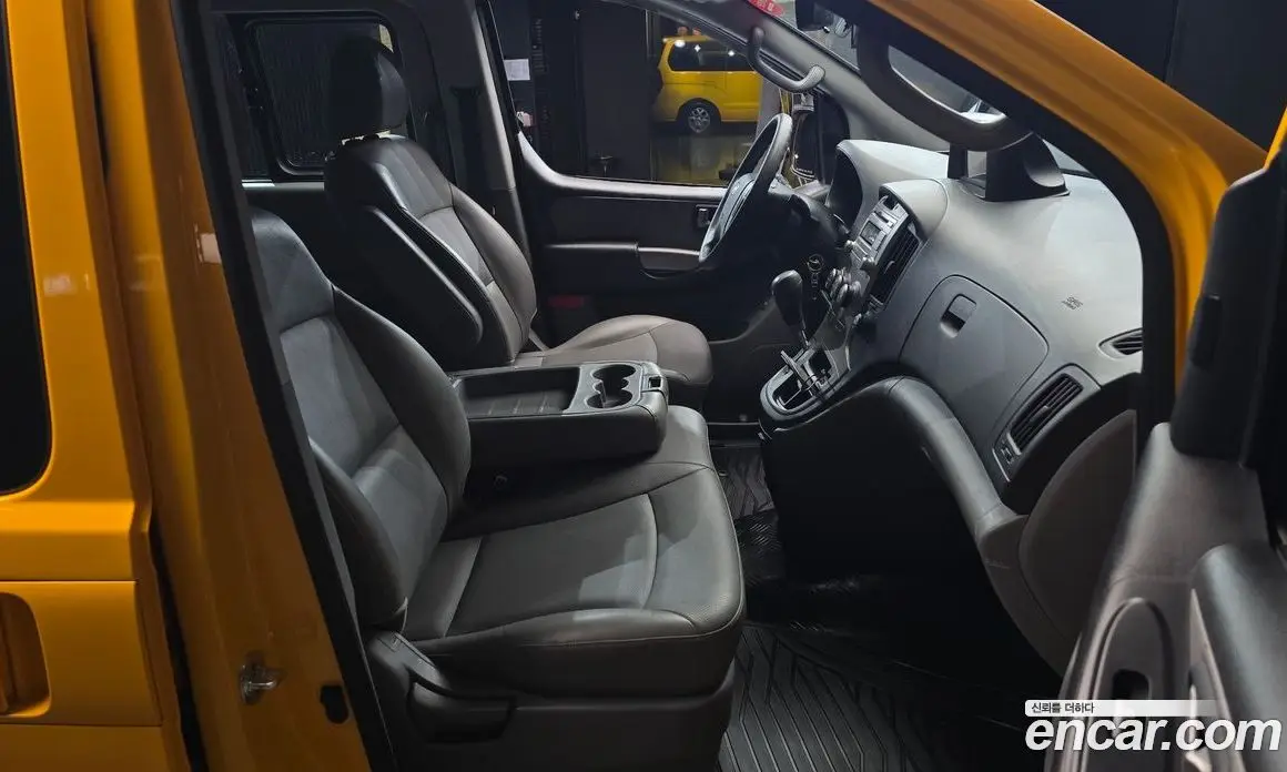 Hyundai Starex 2015 2.5 автомат (гидро), фото 16