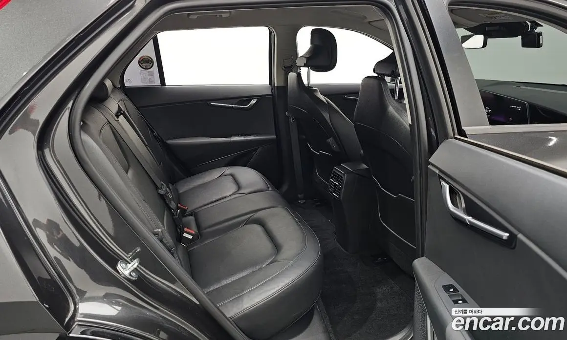 Kia Niro 2023 0.2 автомат (гидро), фото 17 Kia Niro 2023 0.2 автомат (гидро), фото 17