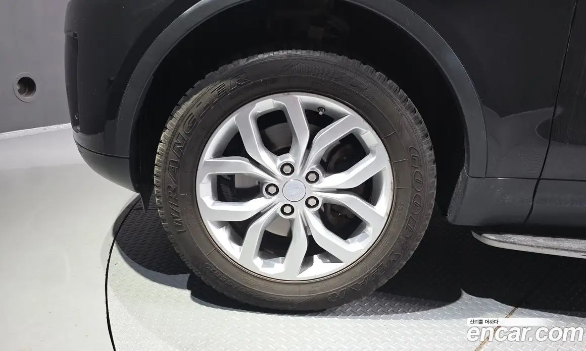 Land Rover Discovery 2018 2.0 автомат (гидро), фото 5
