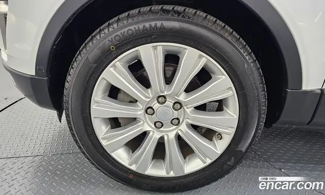 Land Rover Range Rover Evoque 2017 2.0 автомат (гидро), миниатюра 5 Land Rover Range Rover Evoque 2017 2.0 автомат (гидро), миниатюра 5