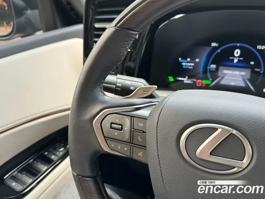 Lexus LM 2024 2.4 автомат (гидро), фото 10 Lexus LM 2024 2.4 автомат (гидро), фото 10