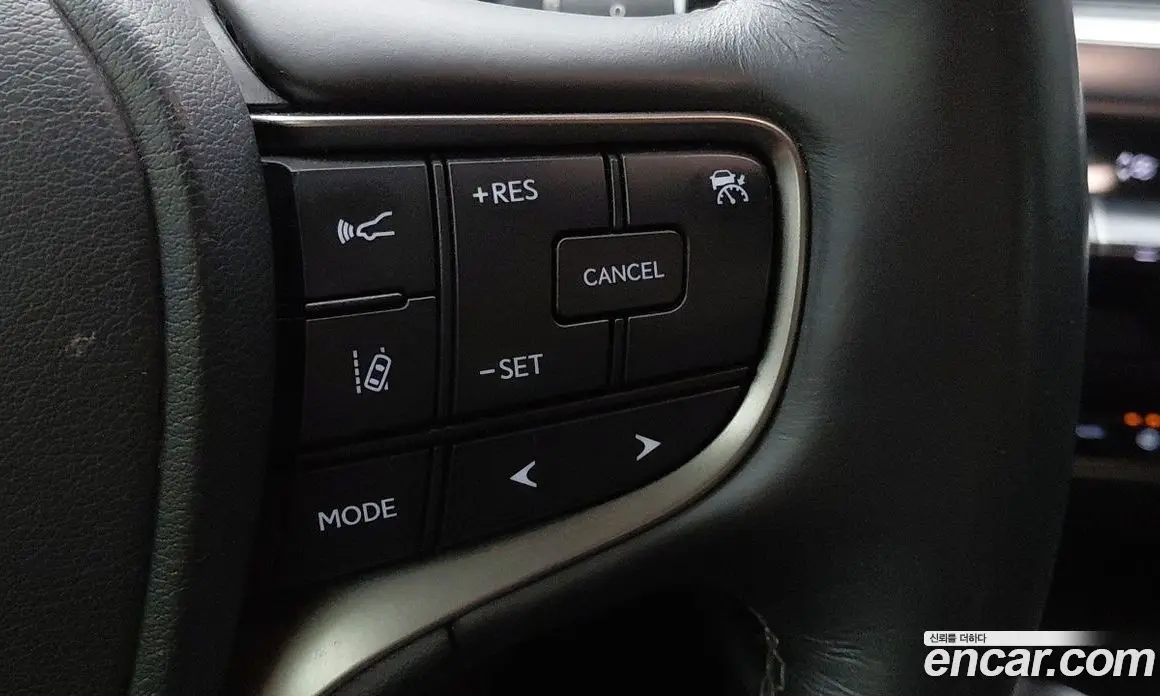 Lexus UX 2019 2.0 автомат (гидро), фото 17 Lexus UX 2019 2.0 автомат (гидро), фото 17