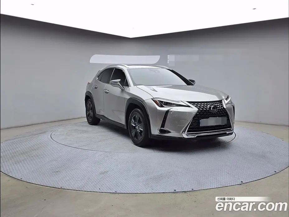 Lexus UX 2019 2.0 автомат (гидро), фото 3 Lexus UX 2019 2.0 автомат (гидро), фото 3