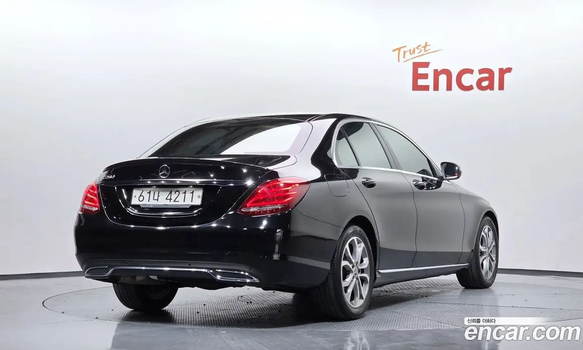 Mercedes-Benz C-Class 2017 2.0 автомат (гидро), фото 1 Mercedes-Benz C-Class 2017 2.0 автомат (гидро), фото 1