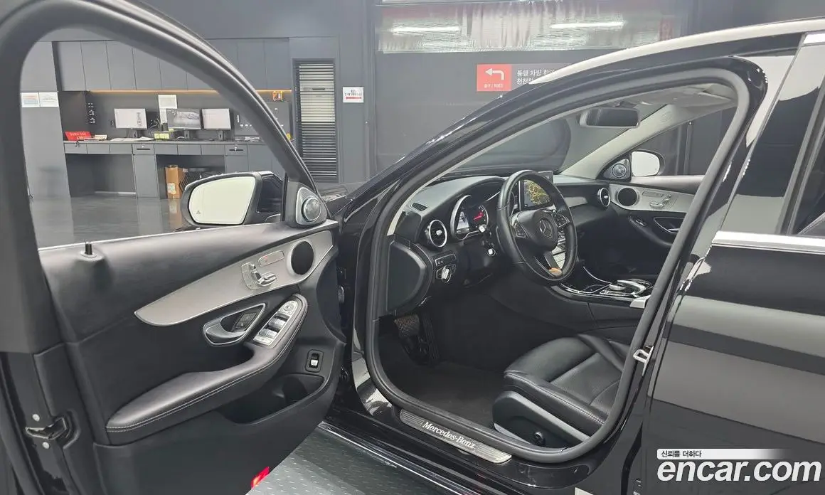 Mercedes-Benz C-Class 2017 2.0 автомат (гидро), фото 12 Mercedes-Benz C-Class 2017 2.0 автомат (гидро), фото 12